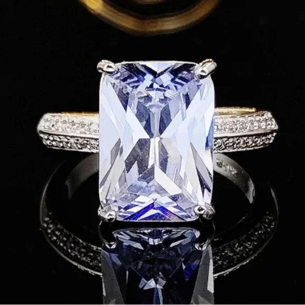 NEW LUXURY 925 STERLING SILVER DIAMOND ENGAGEMENT RING, CUTE RING, SHINY RING. - Picture 2 of 6